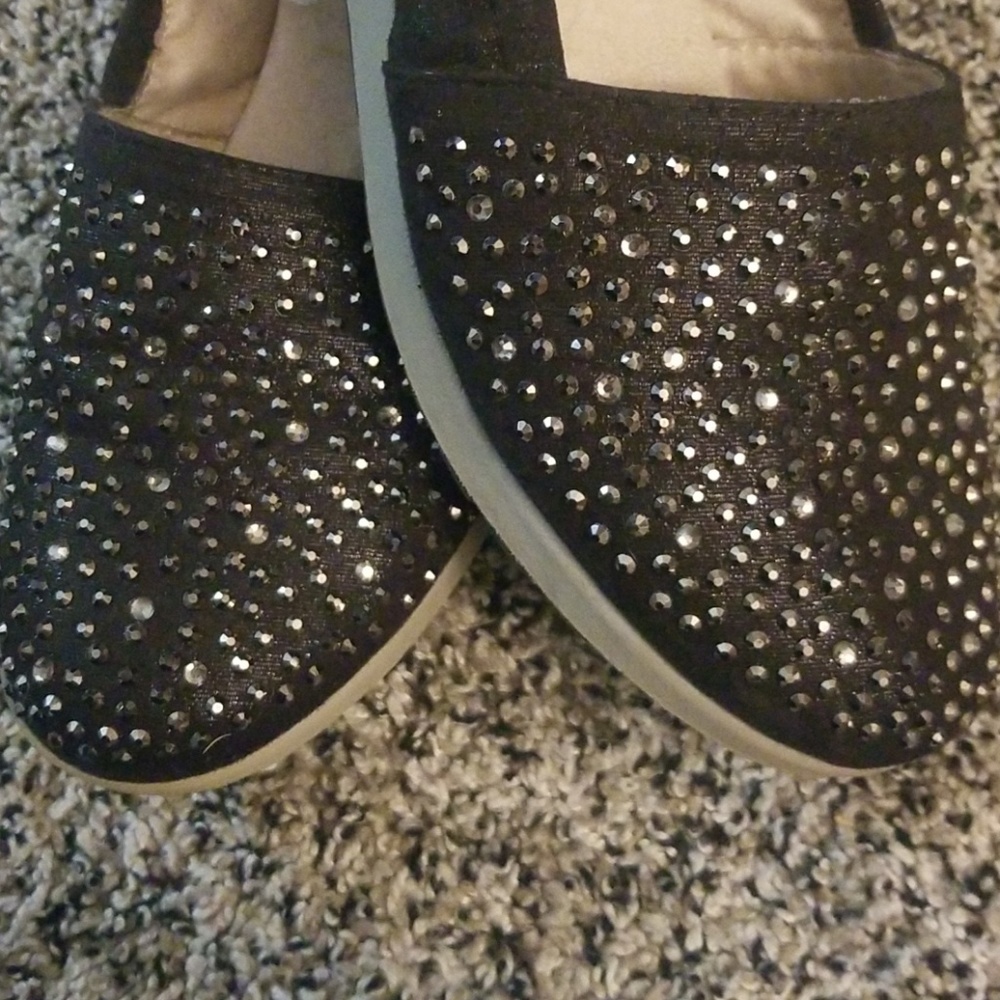 Shoes - Picture 2 of 3